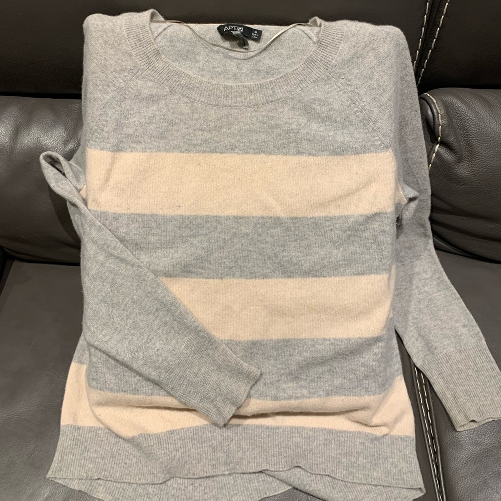 Grey Apt9  ladies cashmere sweater
Size M